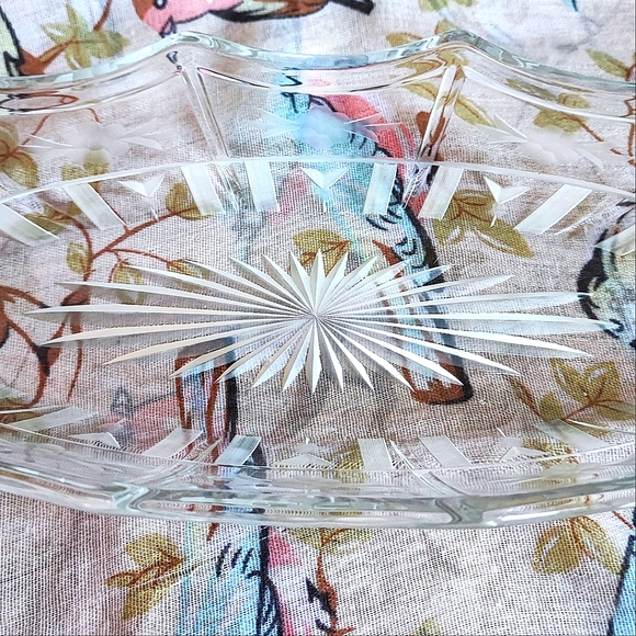 Etched Glass Frosted Vintage Scalloped Edge Elegant Relish Serving Dish - Picture 5 of 9